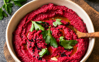 Rote-Bete-Hummus mit geröstetem Kreuzkümmel und Zitrone